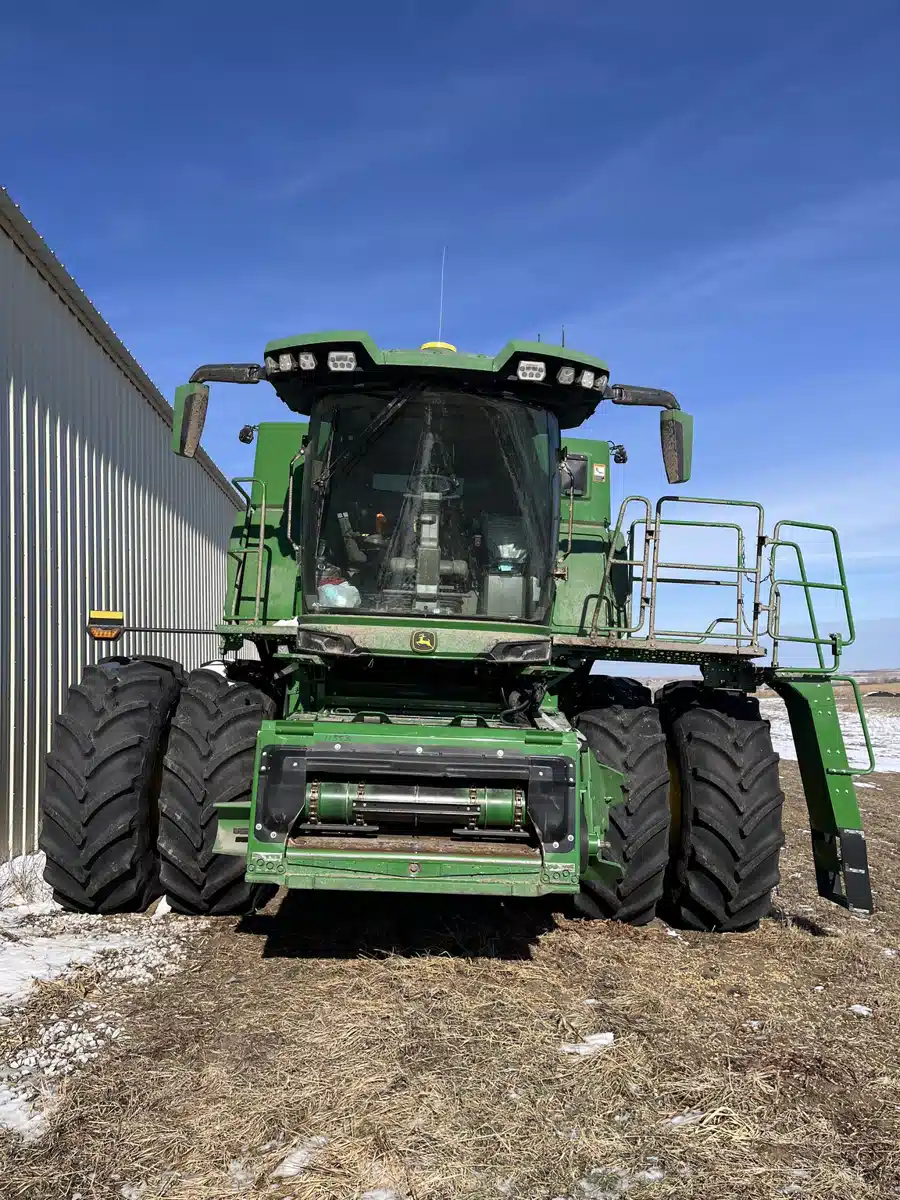 Gallery image 2 for 2025 John Deere S7 800 Combine