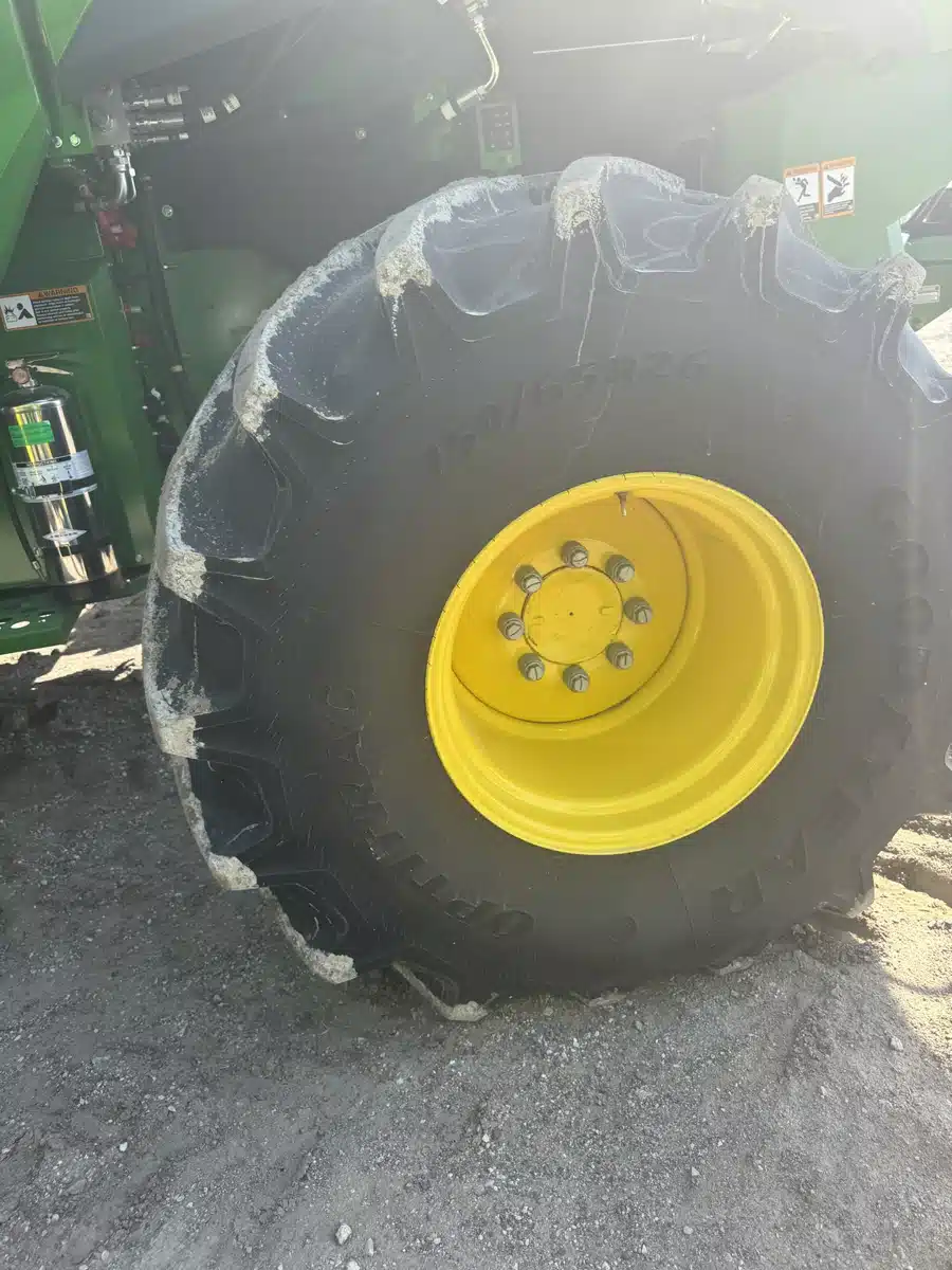 Gallery image 2 for 2025 John Deere S7 800 Combine