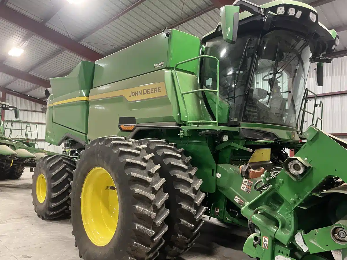 Gallery image 1 for 2025 John Deere S7 700 Combine