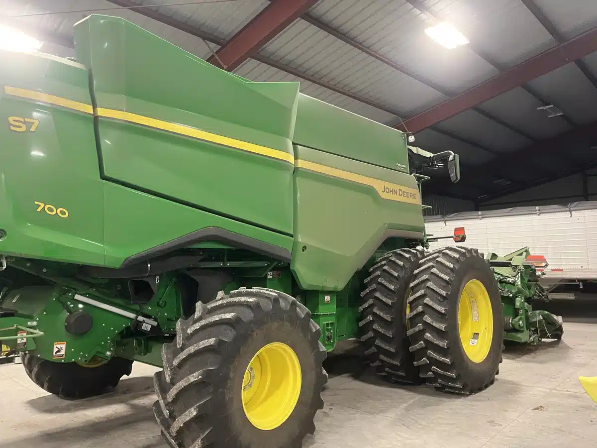 Gallery image 2 for 2025 John Deere S7 700 Combine