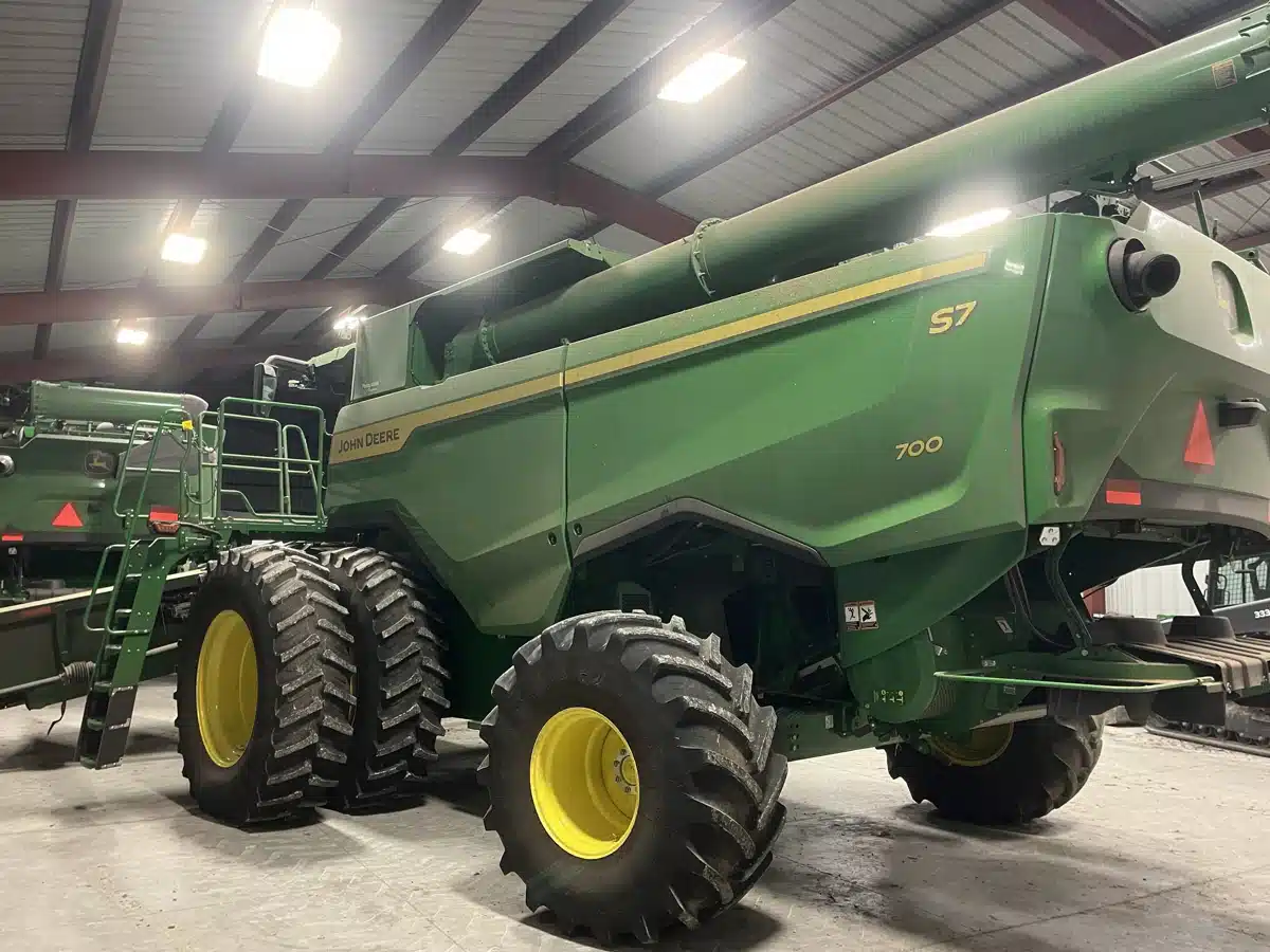 Gallery image 2 for 2025 John Deere S7 700 Combine