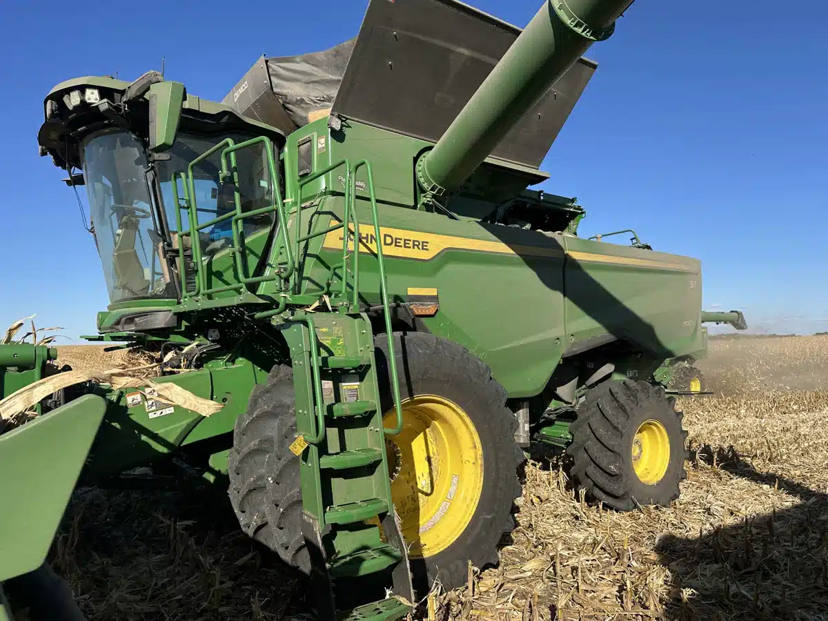 Gallery image 2 for 2025 John Deere S7 700 Combine