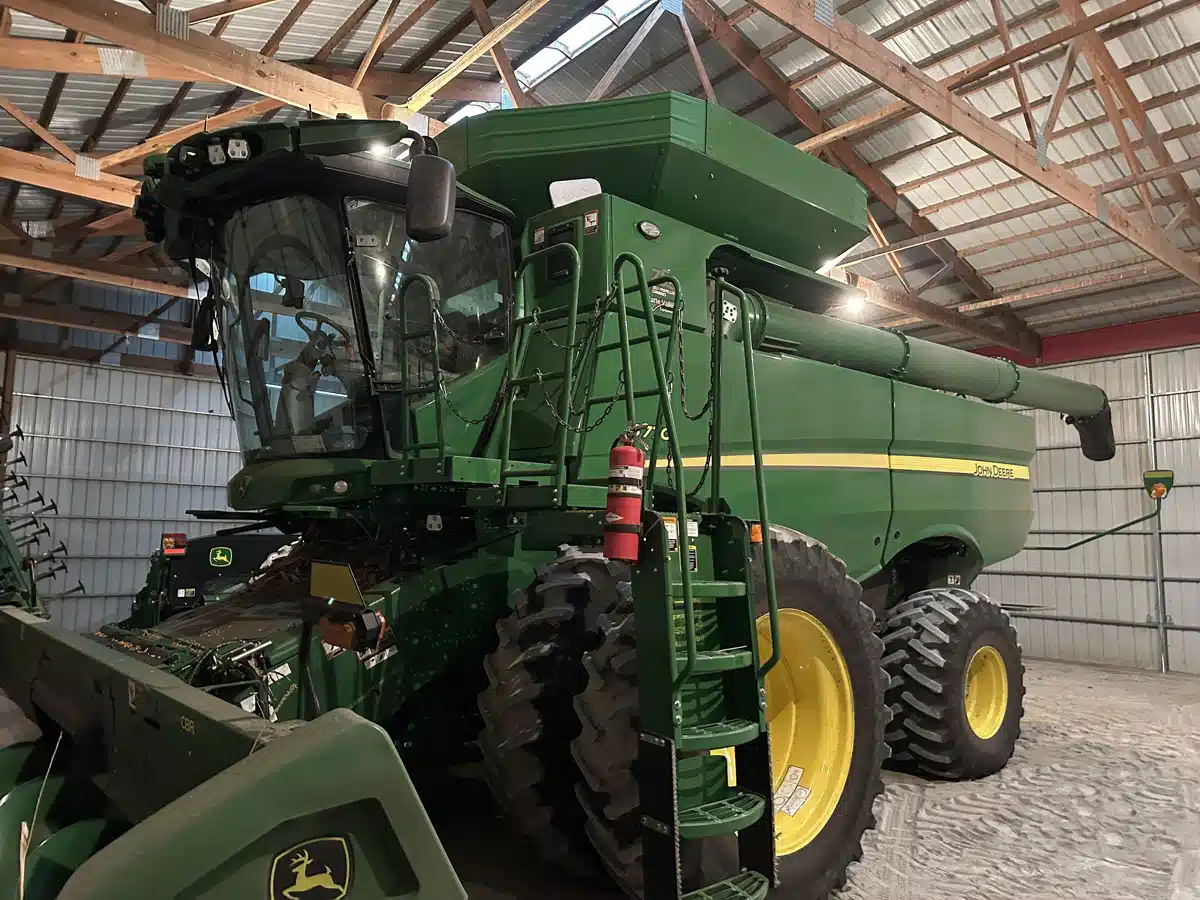 Gallery image 2 for Used 2022 John Deere S770 Combine