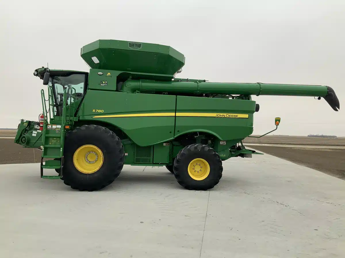 Photo de la Galerie 2 pour 2022 John Deere S780 Batteuse