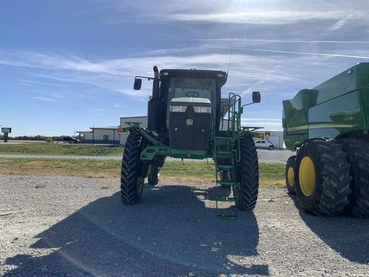 Gallery image 2 for 2019 John Deere R4045 Sprayer - Self Propelled