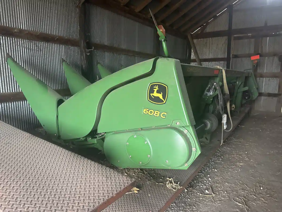 Used 2010 John Deere 608C Header - Row Crop