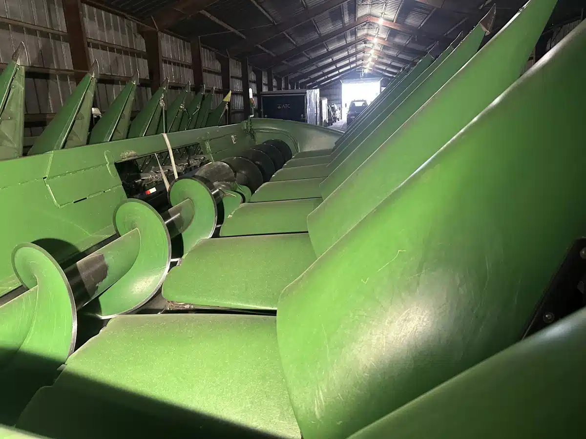 Gallery image 2 for 2011 John Deere 608C Header - Row Crop