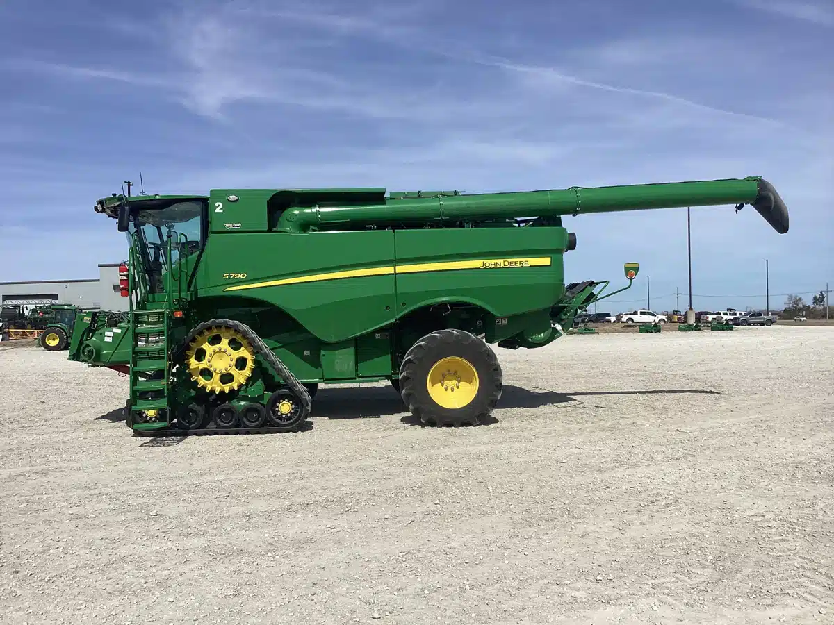 Photo de la Galerie 2 pour 2024 John Deere S790 Batteuse