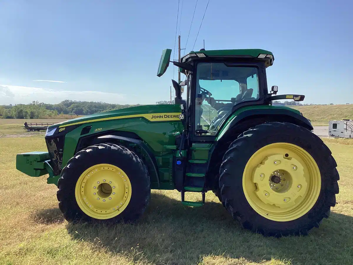 Gallery image 2 for Used 2023 John Deere 8R 370 Tractor