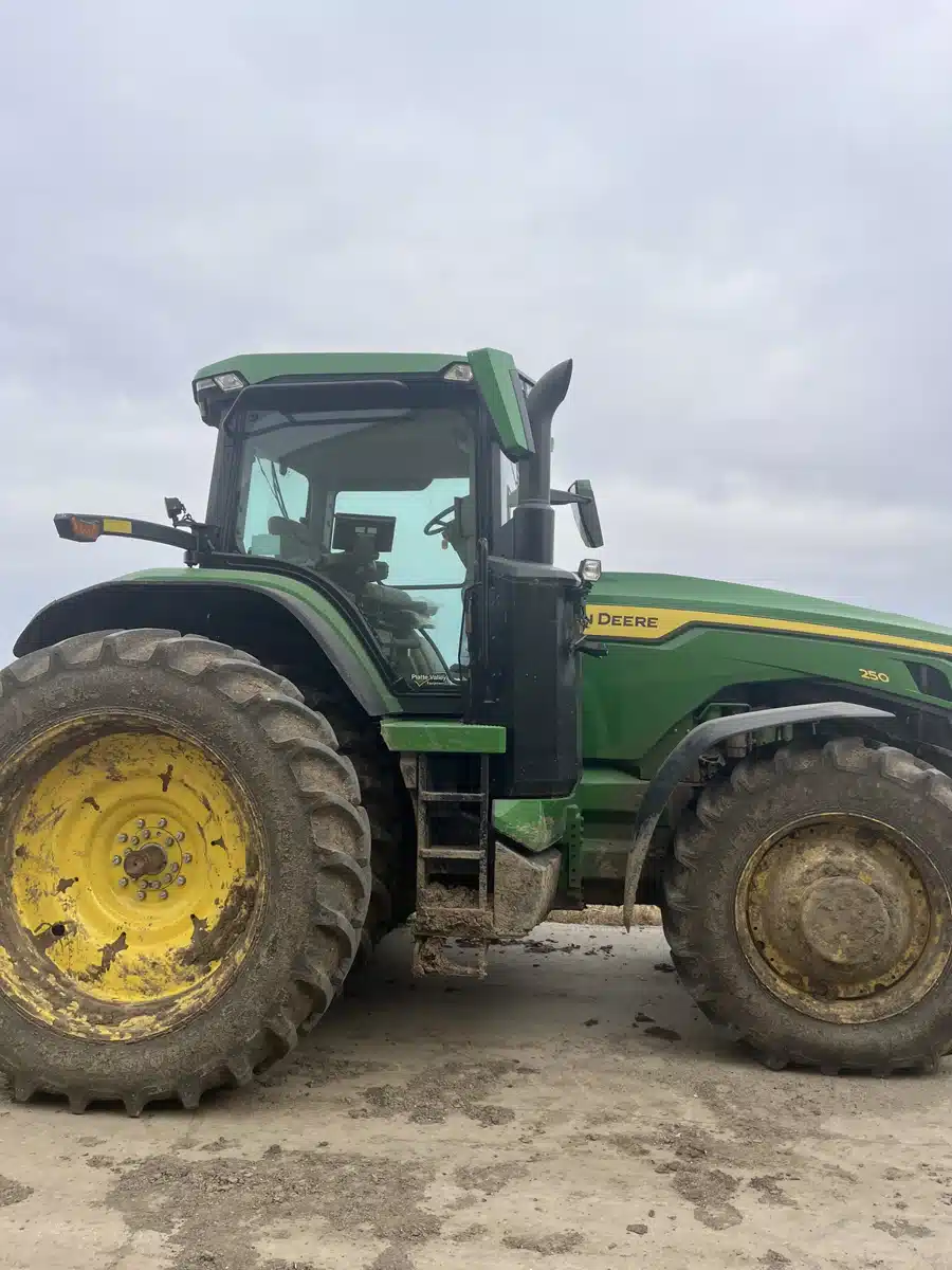 Gallery image 2 for 2025 John Deere 8R 250 Tractor
