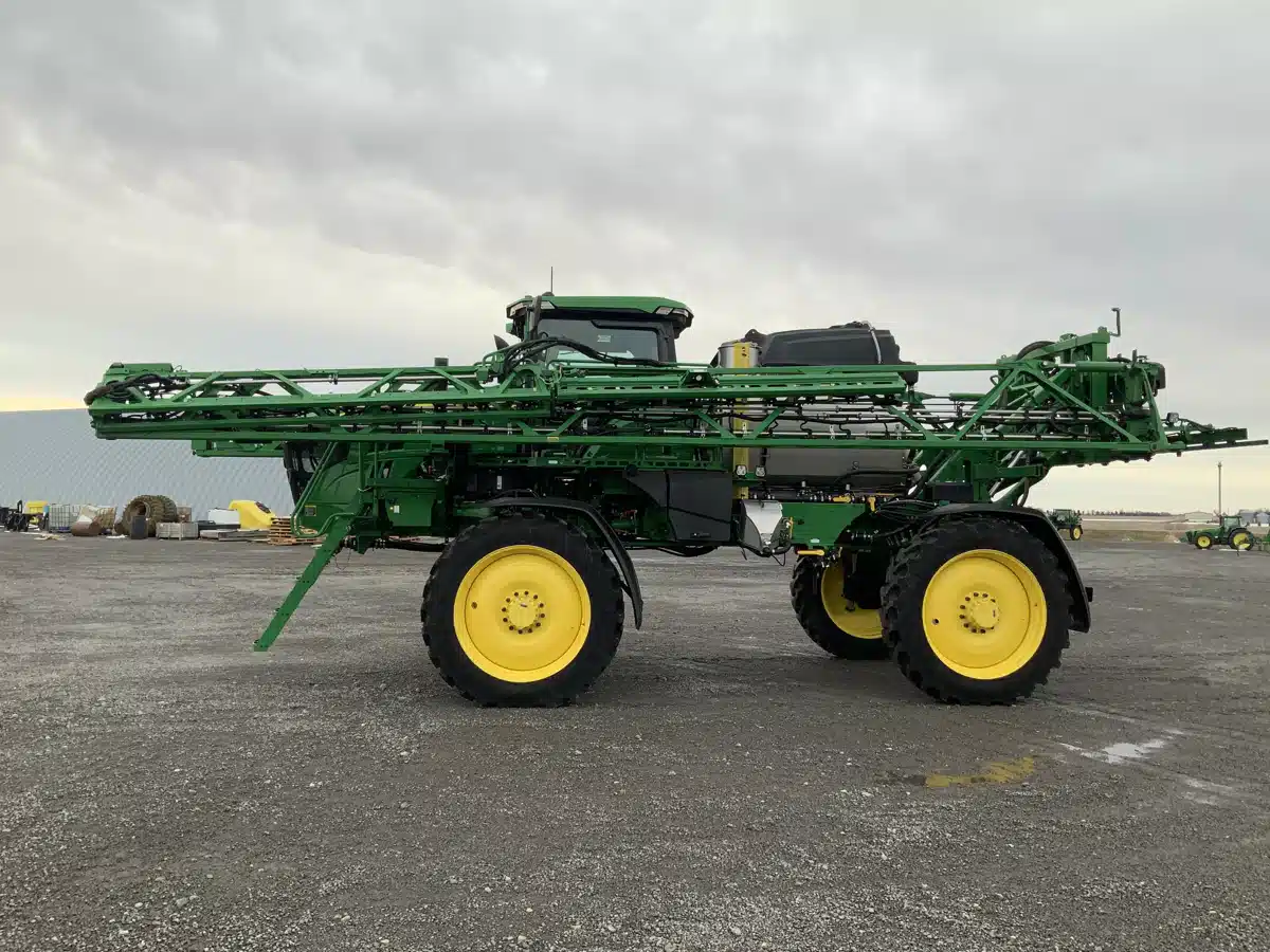 Gallery image 2 for 2024 John Deere 412R Sprayer - Self Propelled