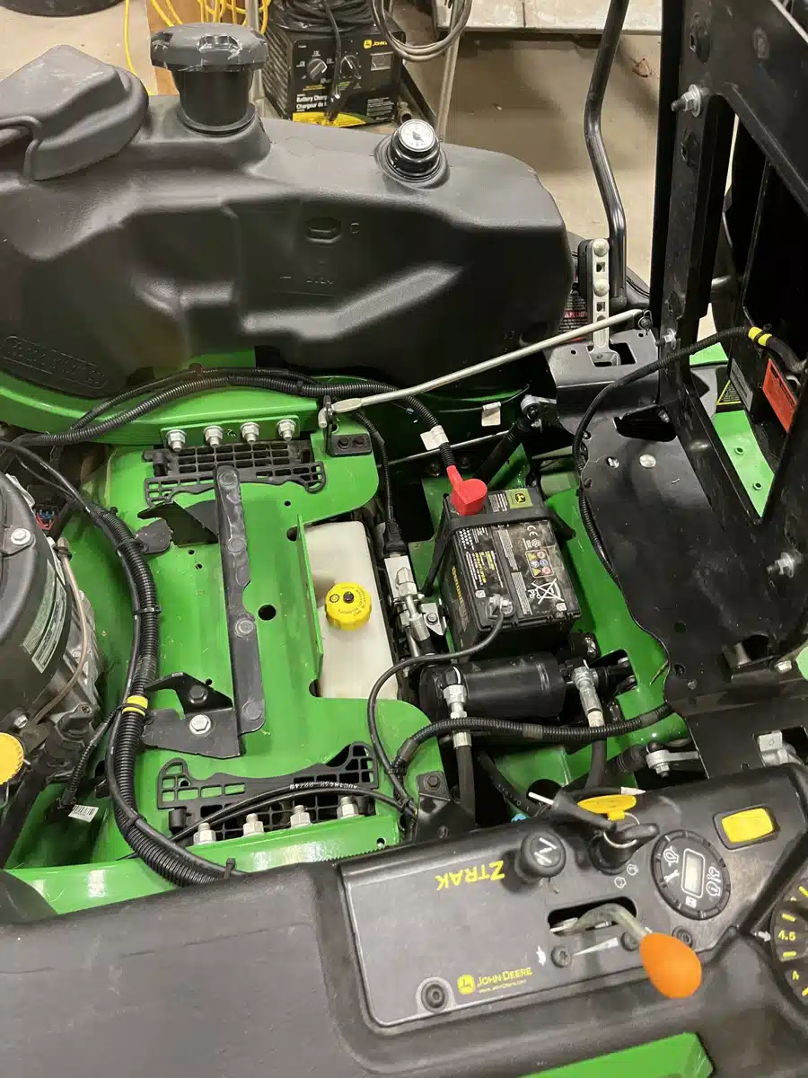 Gallery image 2 for 2024 John Deere Z950R Mower - Zero Turn