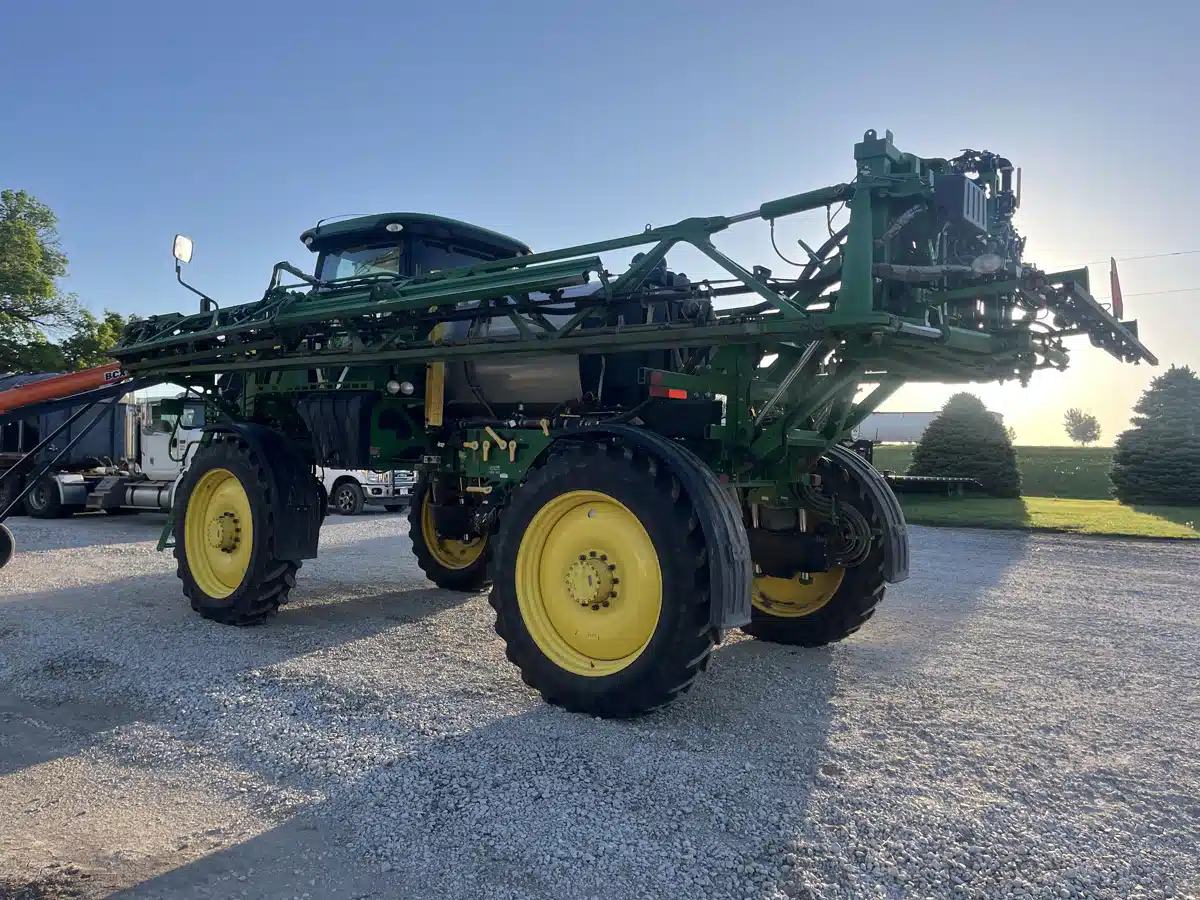 Gallery image 2 for 2018 John Deere R4030 Sprayer - Self Propelled