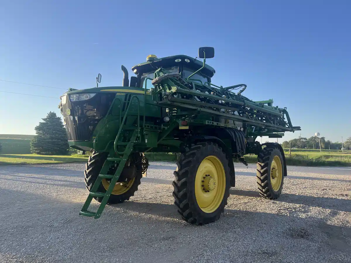 2018 John Deere R4030 Sprayer - Self Propelled