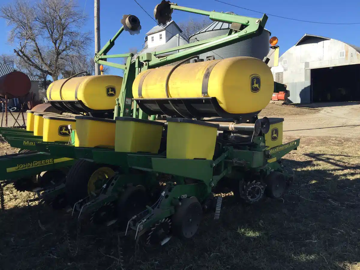 Gallery image 2 for 2011 John Deere 1760 Planter