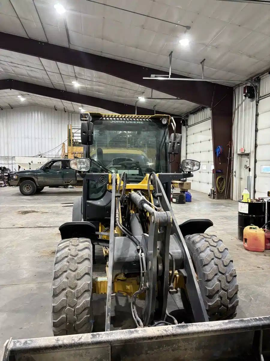Gallery image 2 for 2022 John Deere 204L Tractor Loader