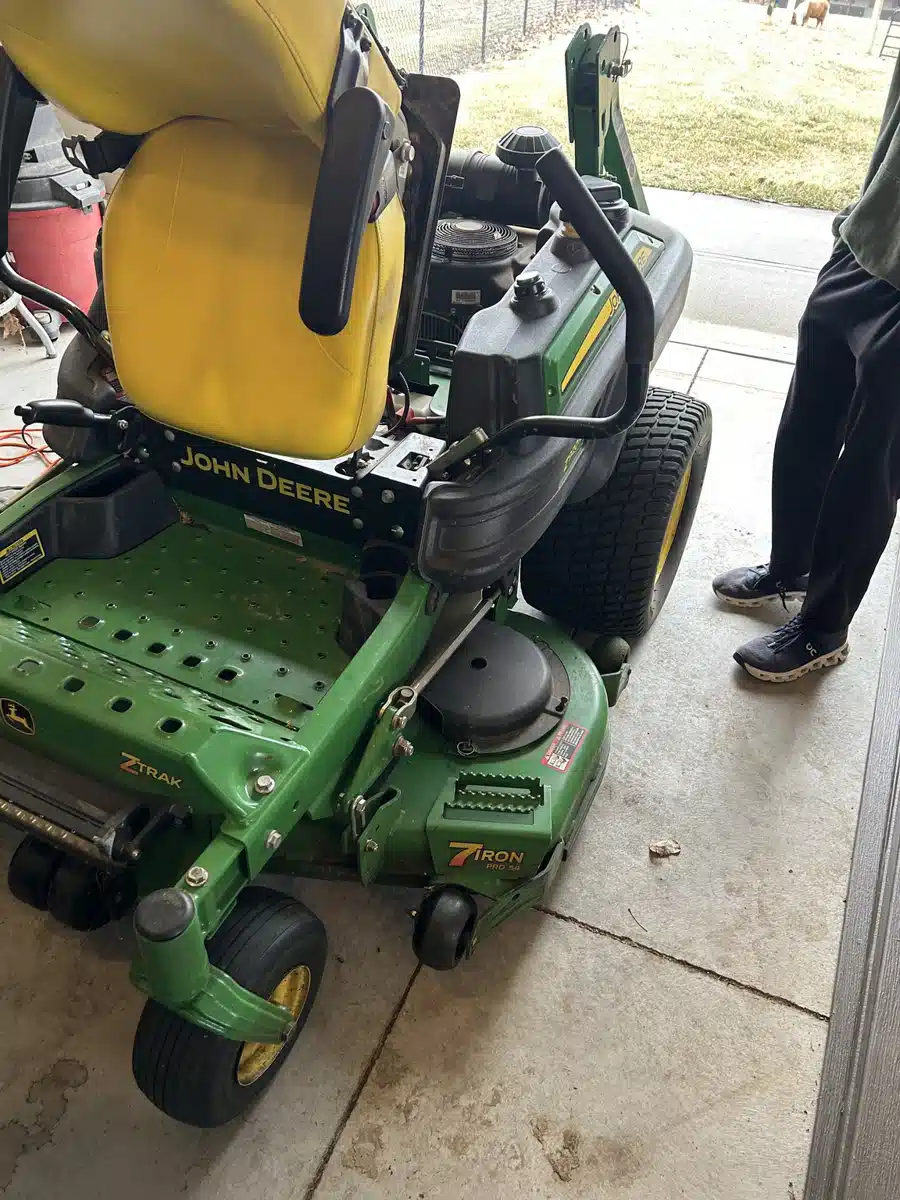 Gallery image 2 for 2013 John Deere Z920M Mower - Zero Turn