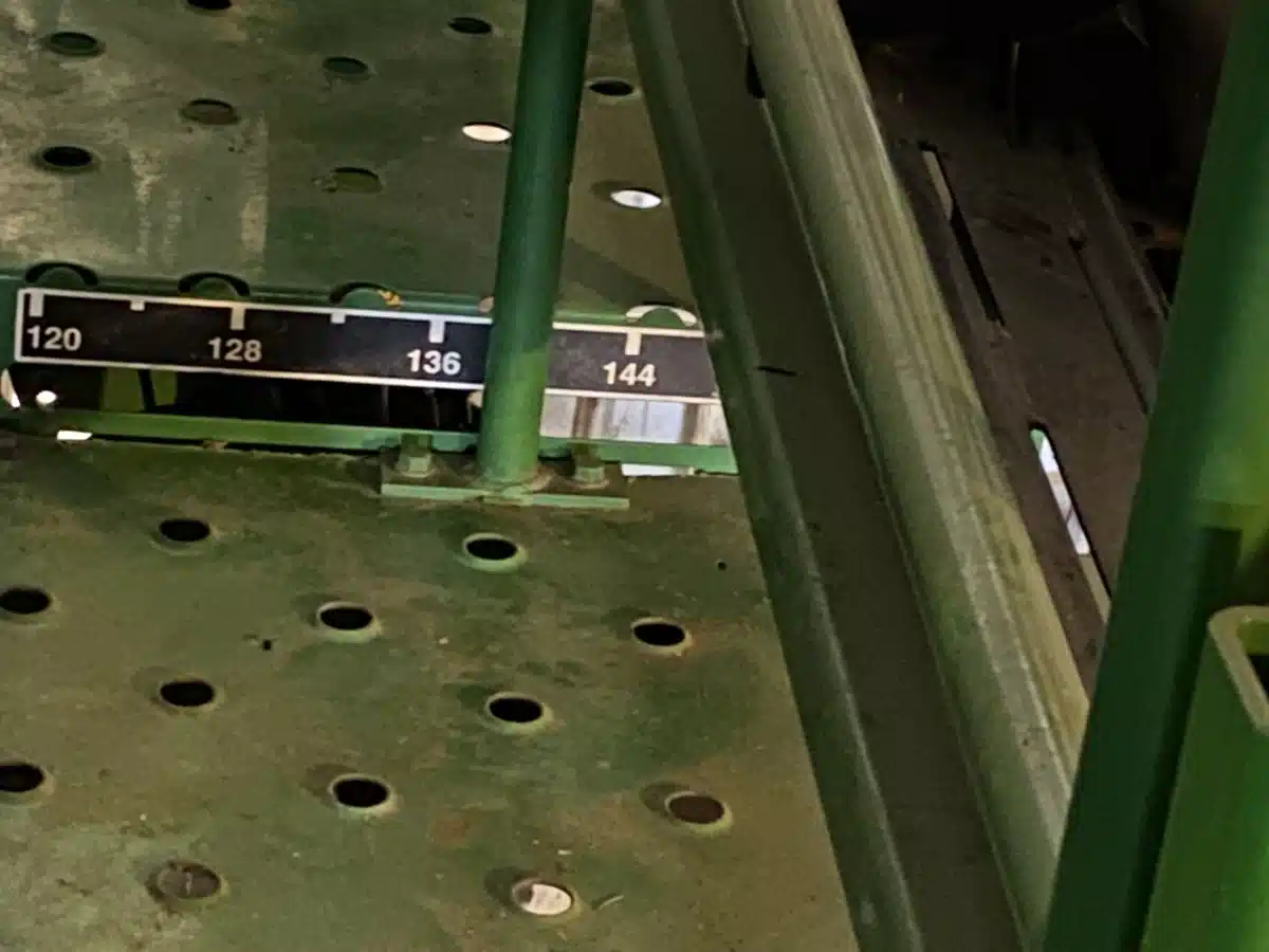 Gallery image 2 for 2014 John Deere 4830 Sprayer - Self Propelled