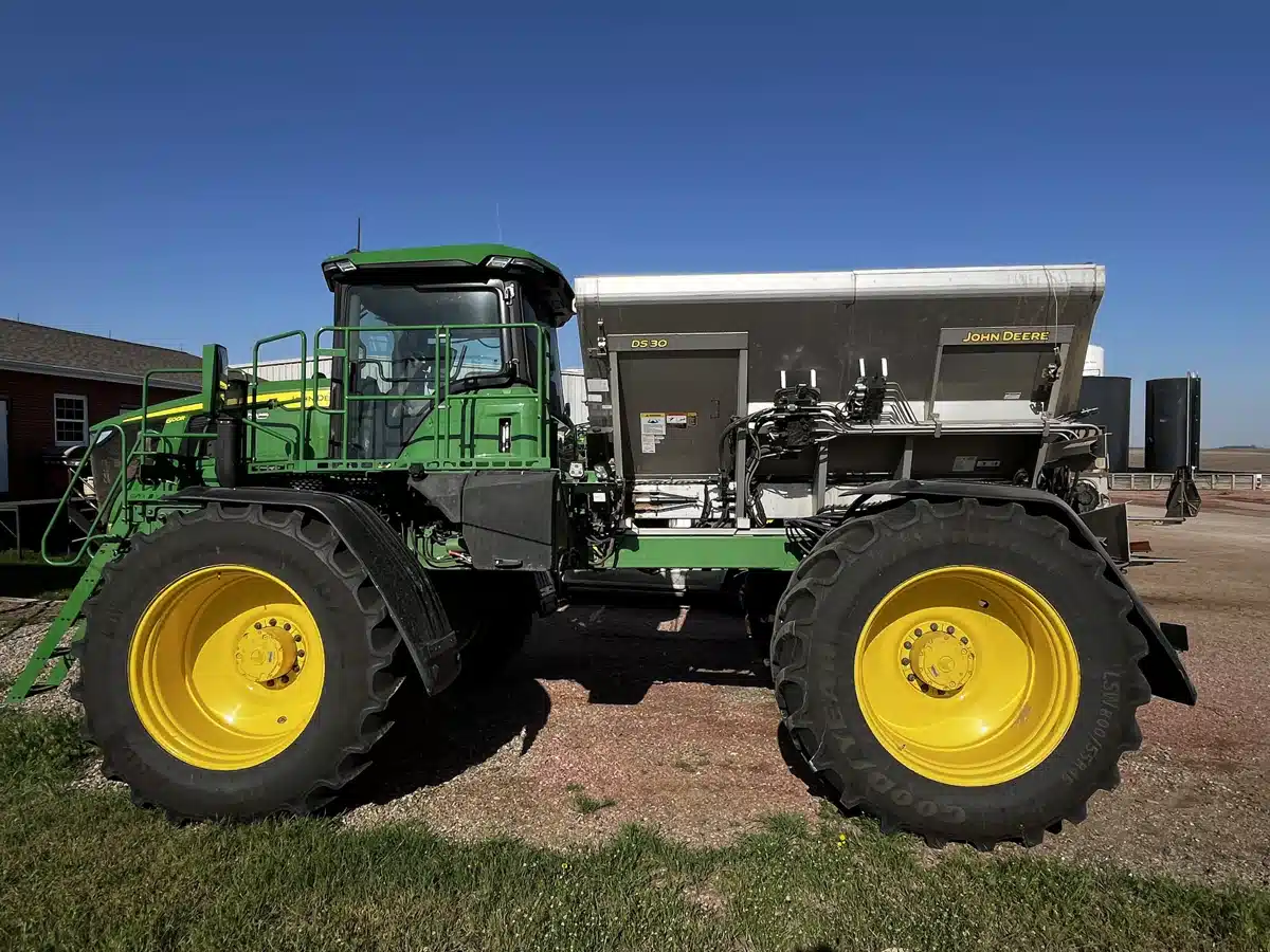 Gallery image 2 for 2024 John Deere 600R Sprayer - Self Propelled