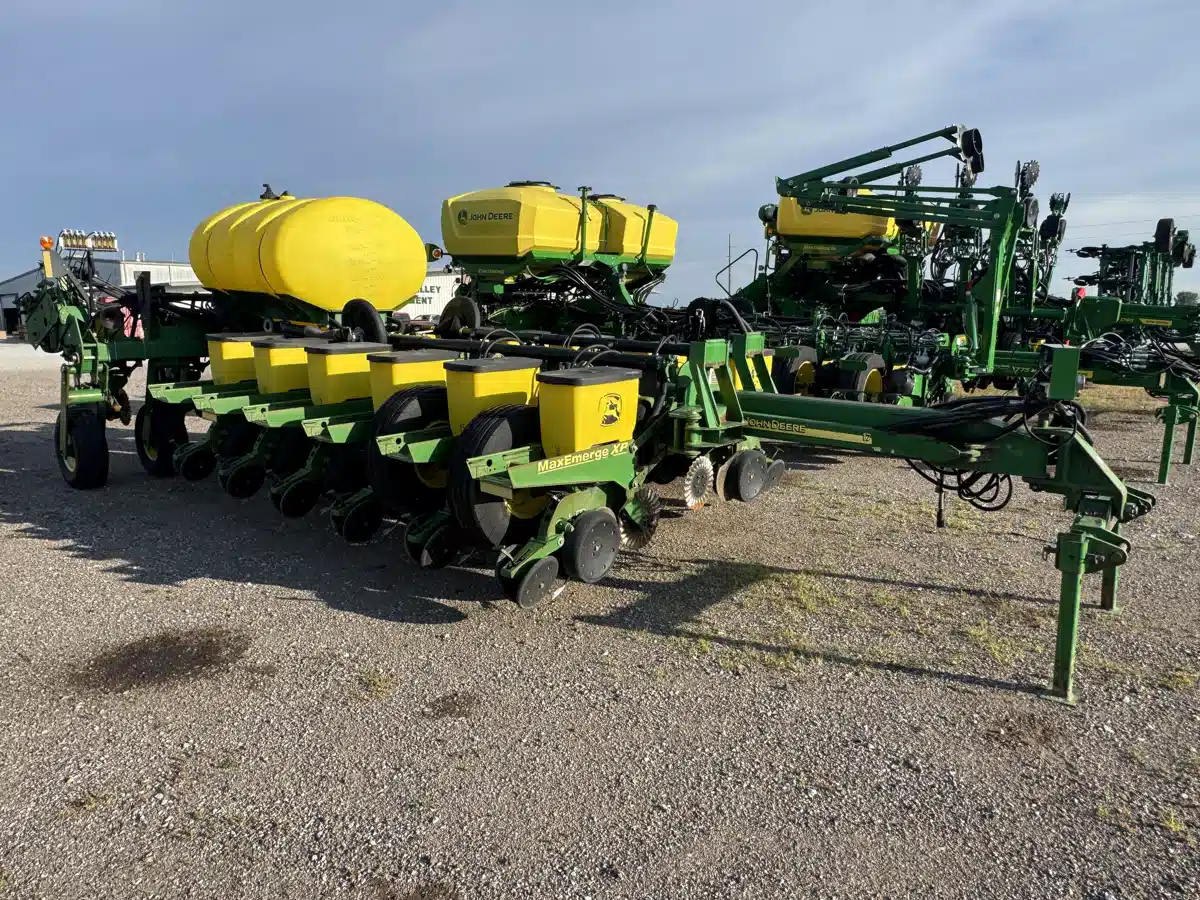 Gallery image 1 for 2007 John Deere 1770NT Planter