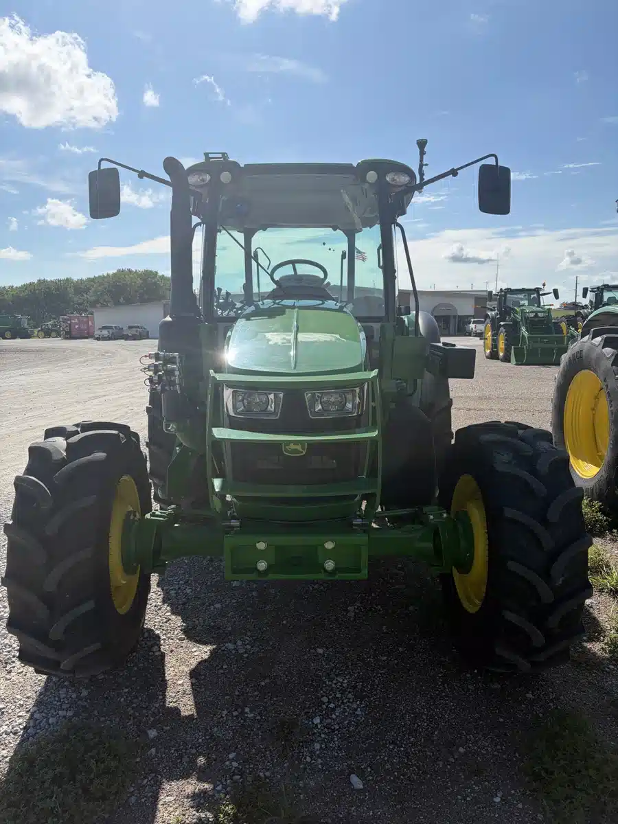 Photo de la Galerie 2 pour 2024 John Deere 5095M Tracteur