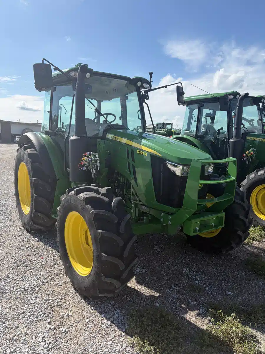 Photo de la Galerie 1 pour 2024 John Deere 5095M Tracteur