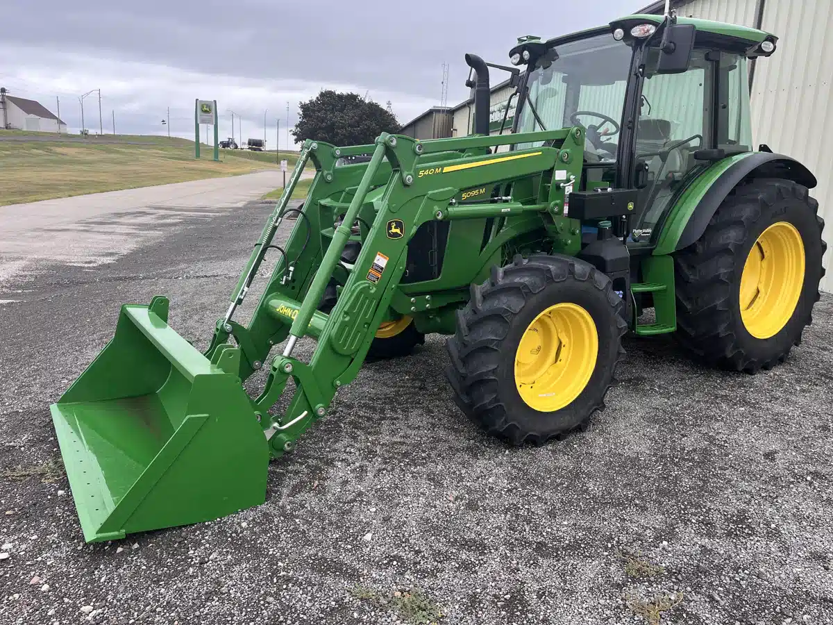 Photo de la Galerie 1 pour 2024 John Deere 5095M Tracteur