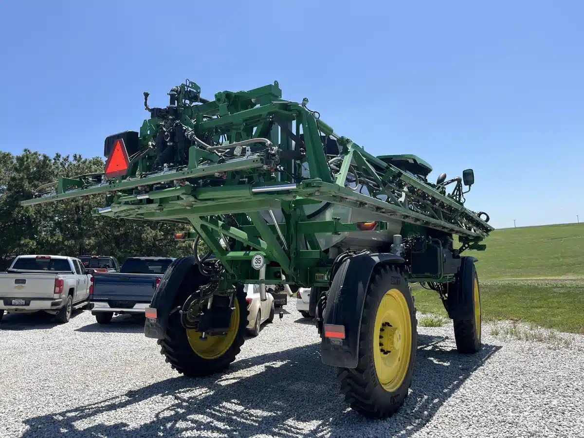 Photo de la Galerie 2 pour 2026 John Deere 412R Arroseur - Automoteur