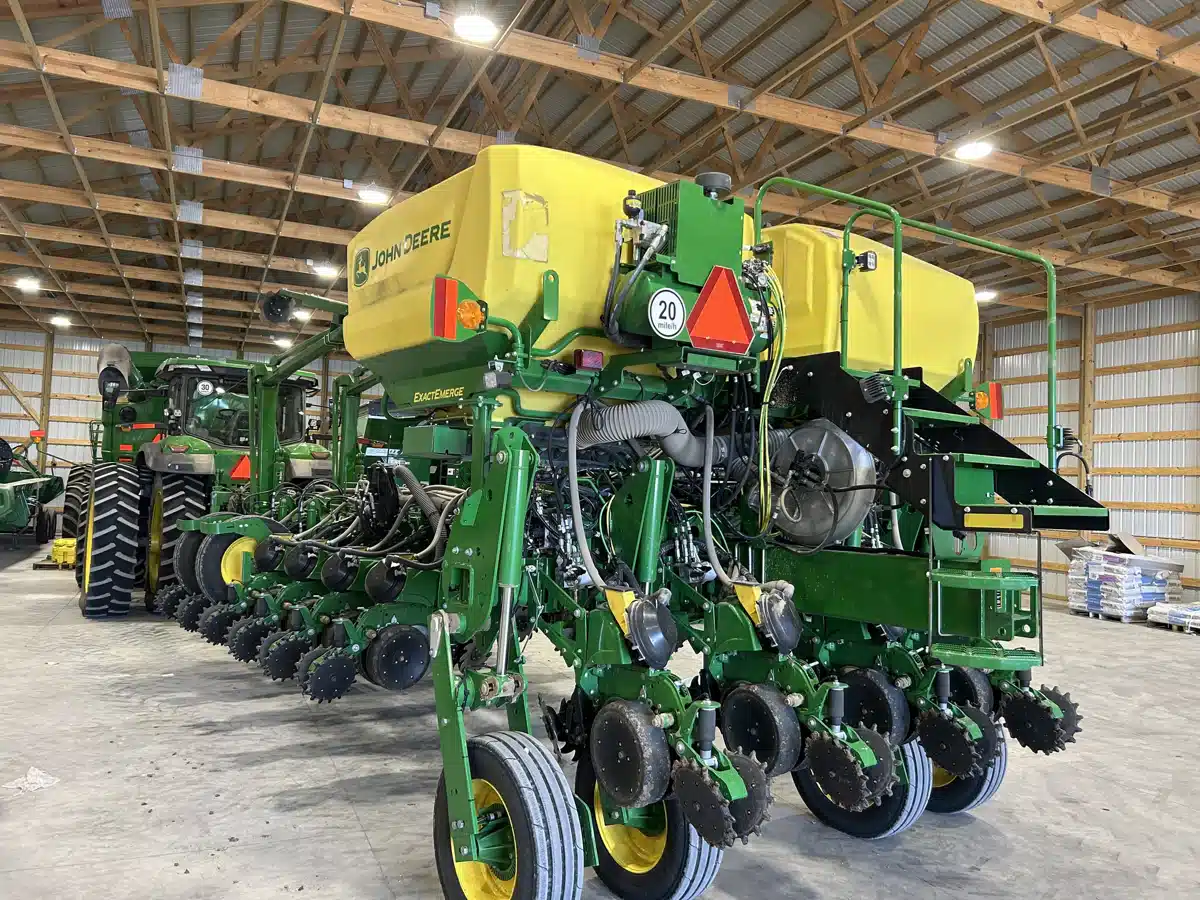 Photo de la Galerie 2 pour 2022 John Deere 1775NT Planteur