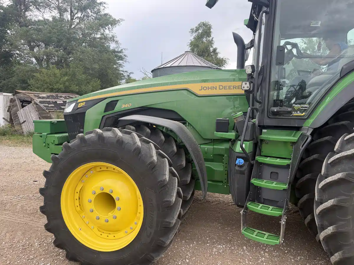Photo de la Galerie 1 pour 2025 John Deere 8R 340 Tracteur