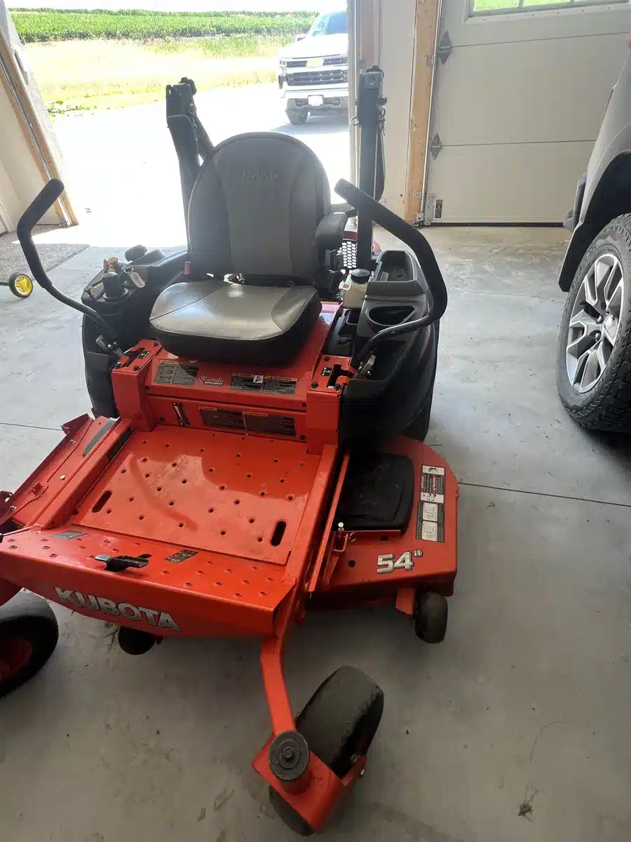 Gallery image 2 for 2018 Kubota Z421KW Mower - Zero Turn