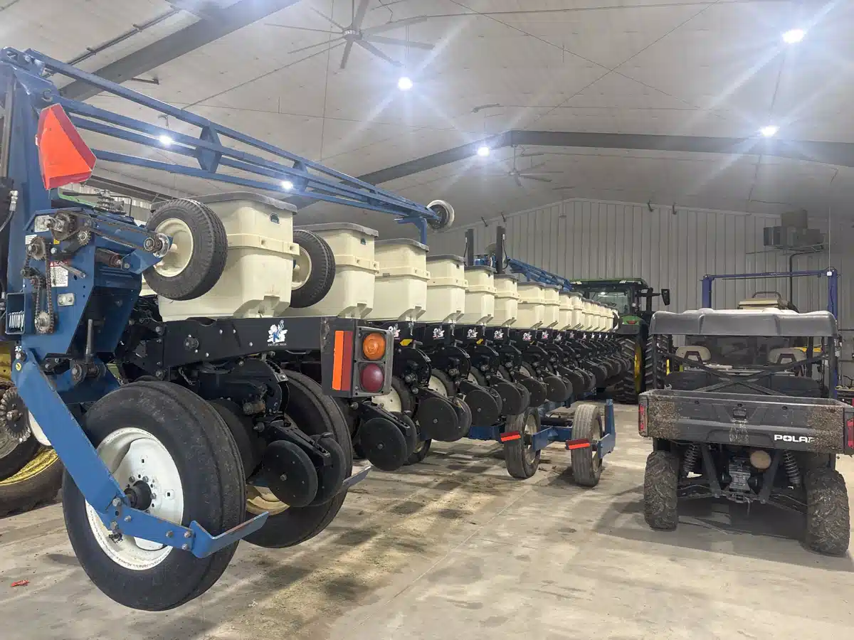 Gallery image 2 for 2007 Kinze 3600 Planter