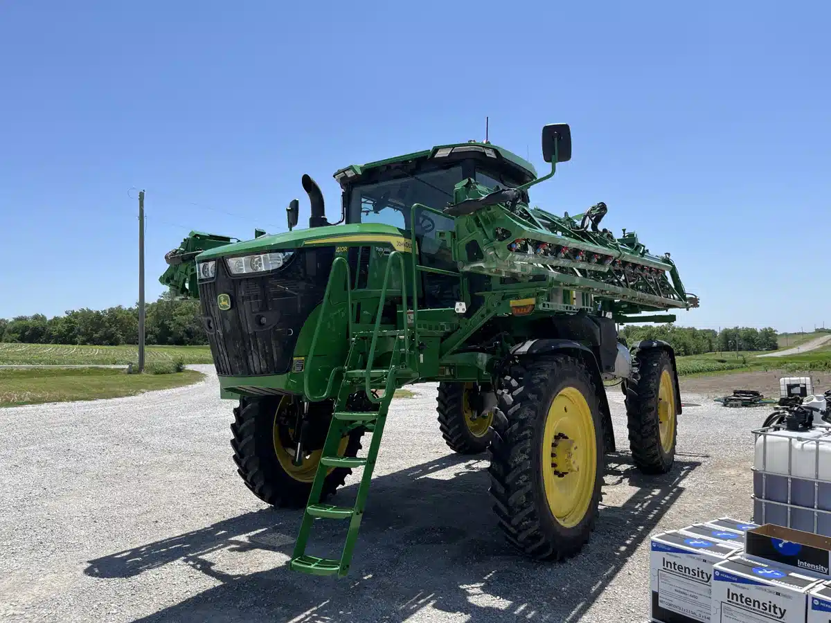 Gallery image 1 for 2026 John Deere 410R Sprayer - Self Propelled