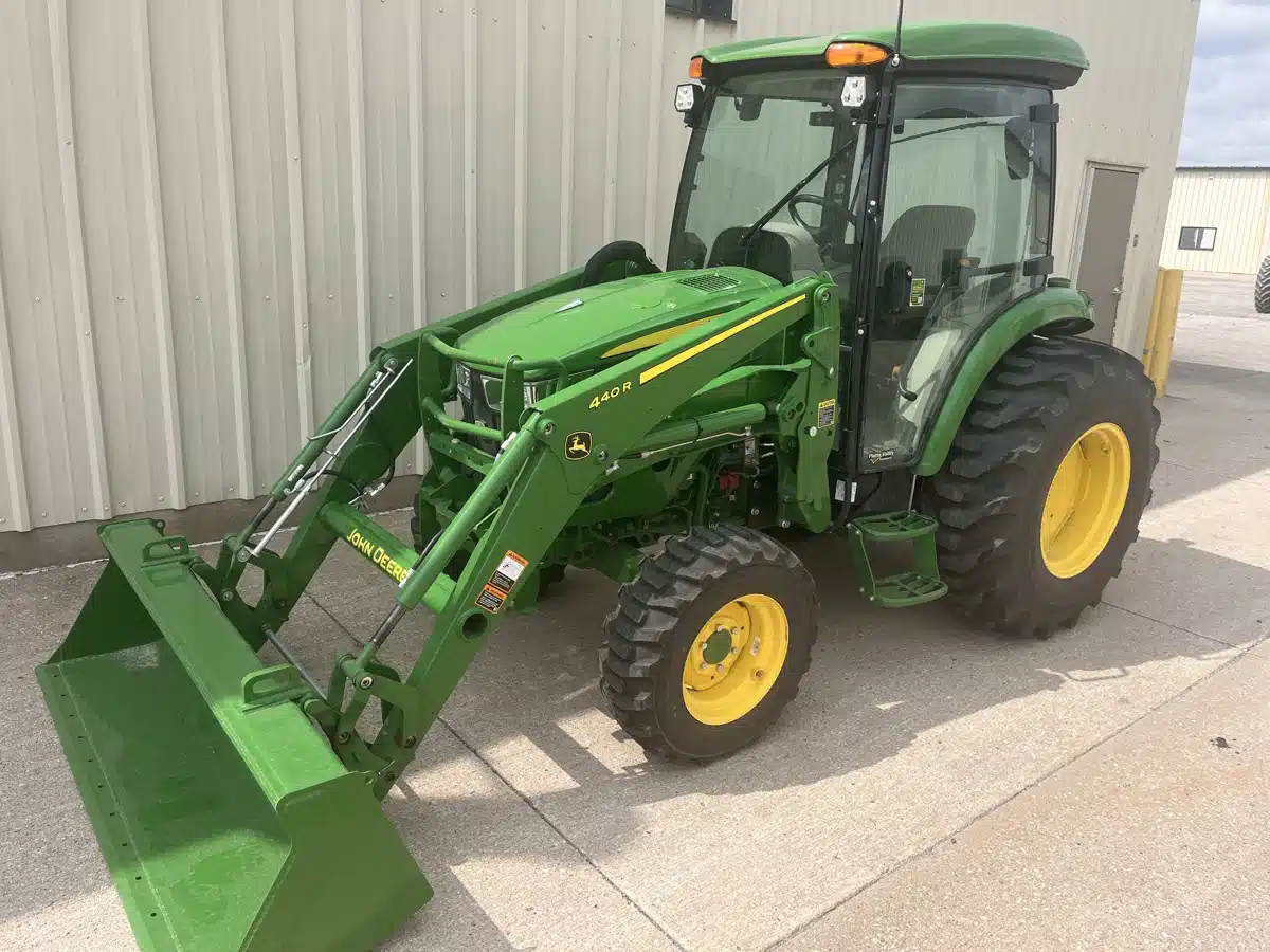 Photo de la Galerie 1 pour 2025 John Deere 4066R Tracteur