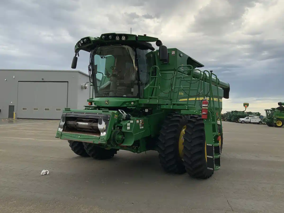 Gallery image 1 for 2022 John Deere S770 Combine
