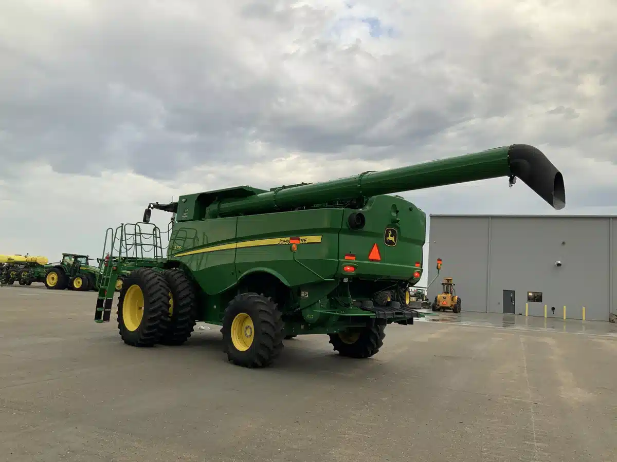 Gallery image 2 for 2022 John Deere S770 Combine