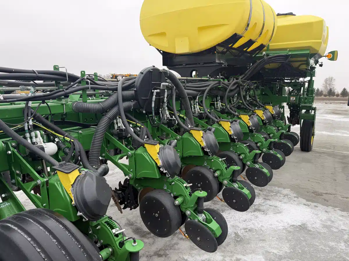 Gallery image 1 for 2024 John Deere 1775NT Planter