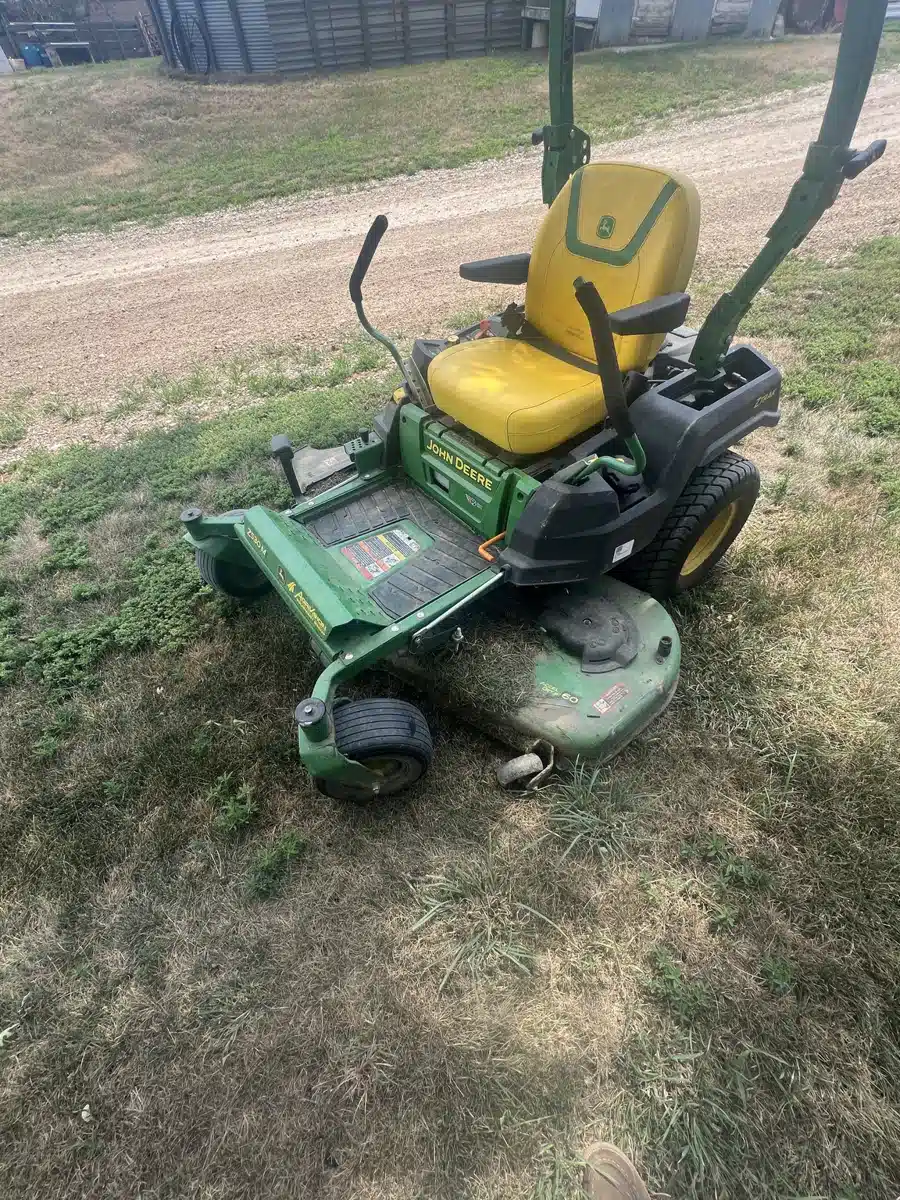 Photo de la Galerie 2 pour 2023 John Deere Z530M Tondeuse à rayon de braquage zéro