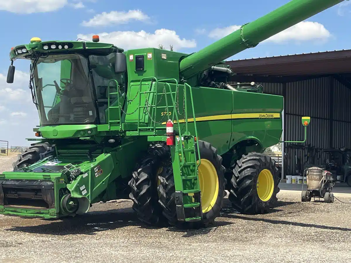 Gallery image 2 for 2018 John Deere S770 Combine