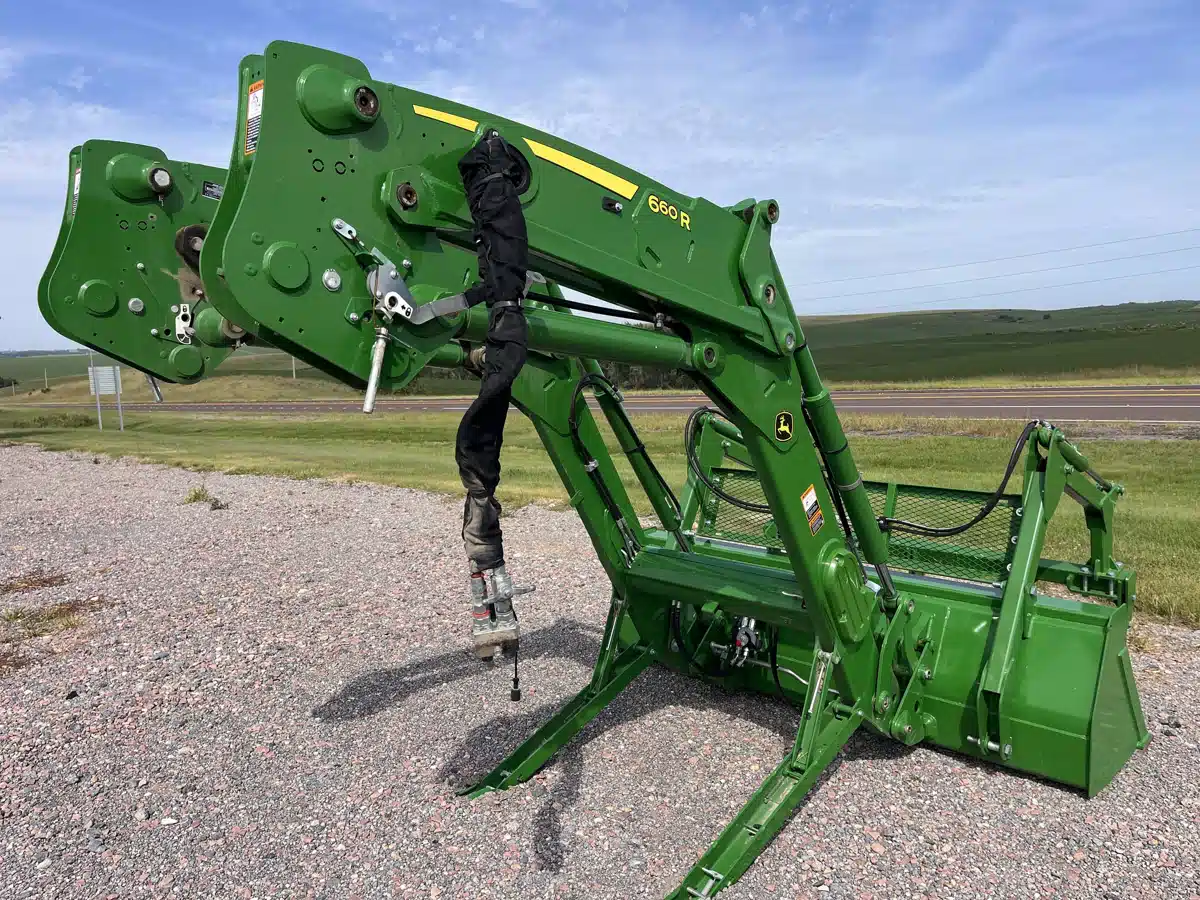 Gallery image 2 for 2023 John Deere 660R Front End Loader