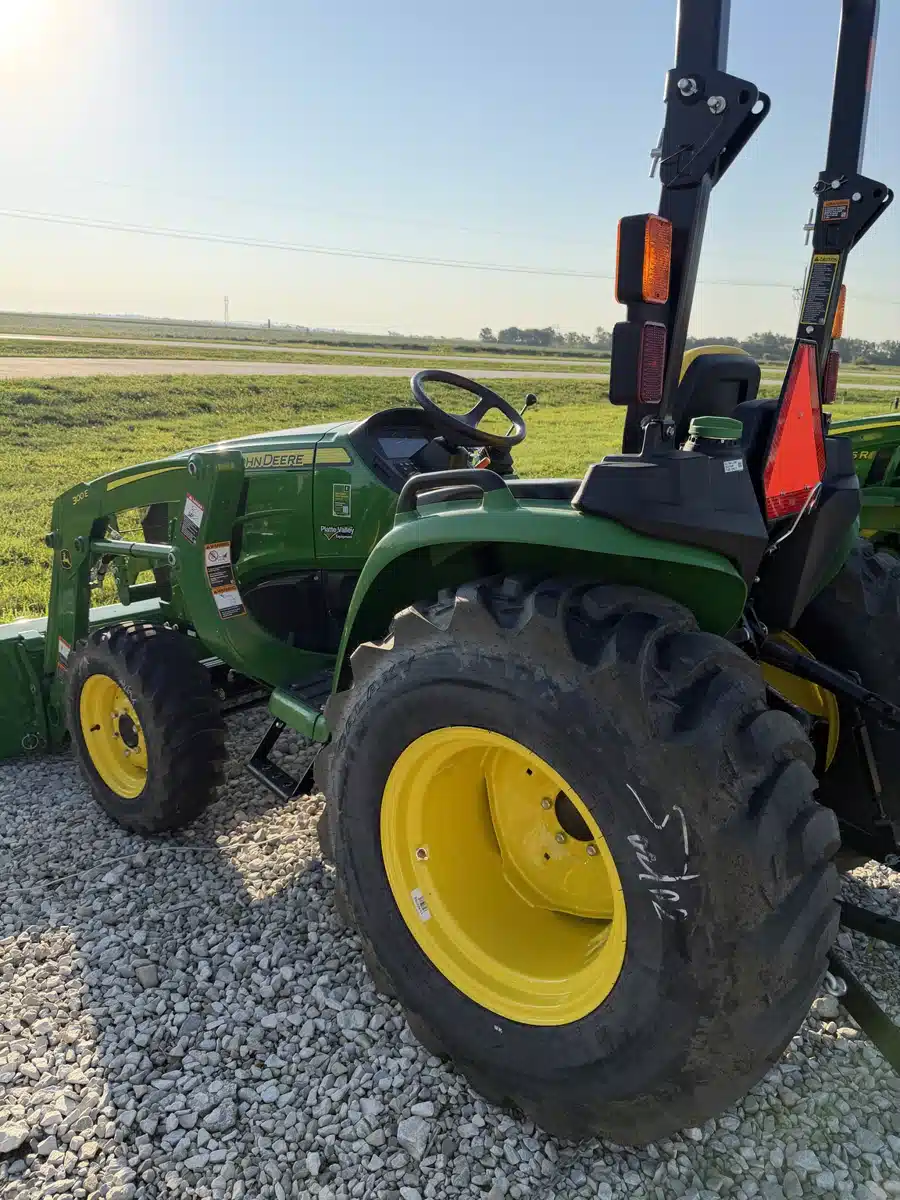Gallery image 2 for 2026 John Deere 3032E Tractor