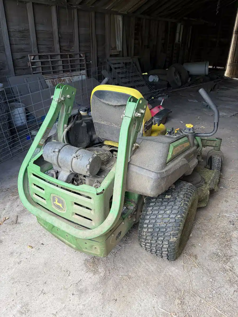 Photo de la Galerie 2 pour 2014 John Deere Z915B Tondeuse à rayon de braquage zéro