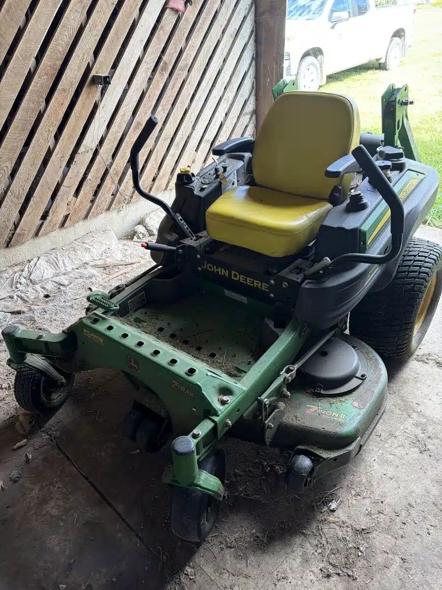 Photo de la Galerie 1 pour 2014 John Deere Z915B Tondeuse à rayon de braquage zéro