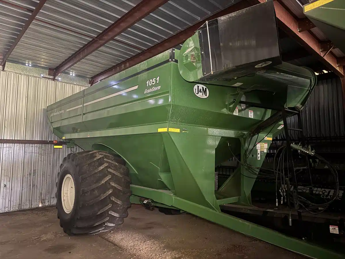 Gallery image 1 for 2011 J&M 1051-22S Grain Cart