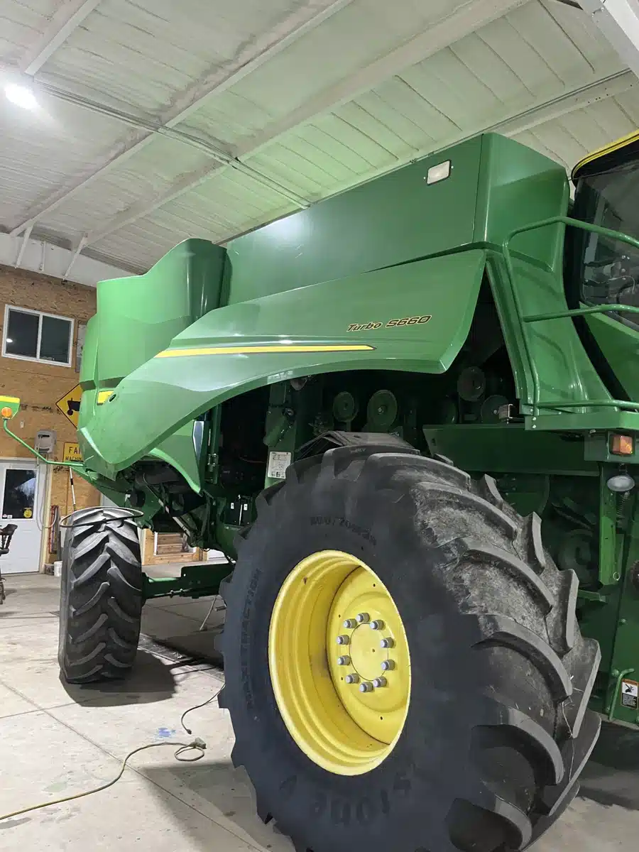 Gallery image 1 for 2015 John Deere S660 Combine