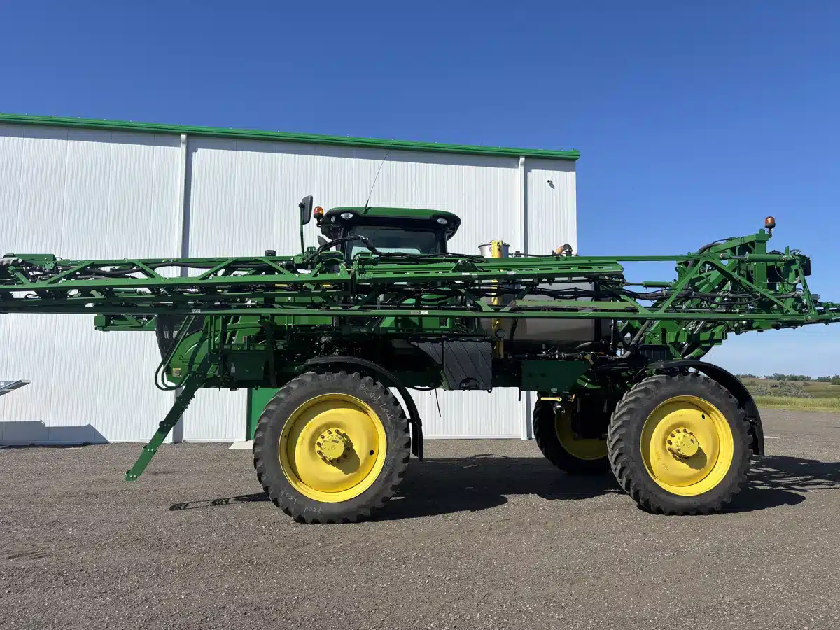 Gallery image 1 for Used 2019 John Deere R4038 Sprayer - Self Propelled
