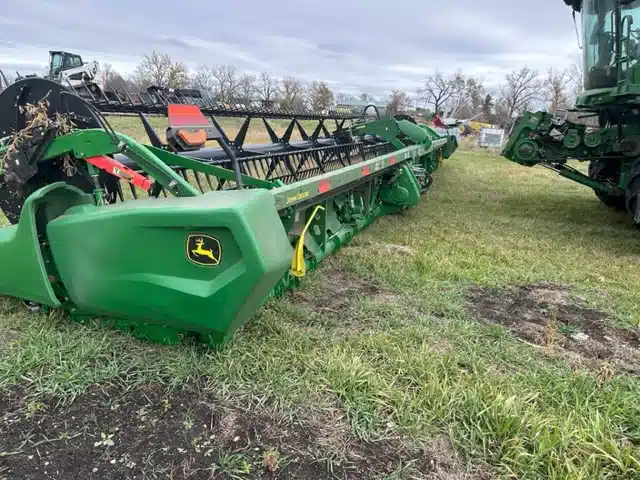 Gallery image 2 for Used 2021 John Deere RD45F Header Combine