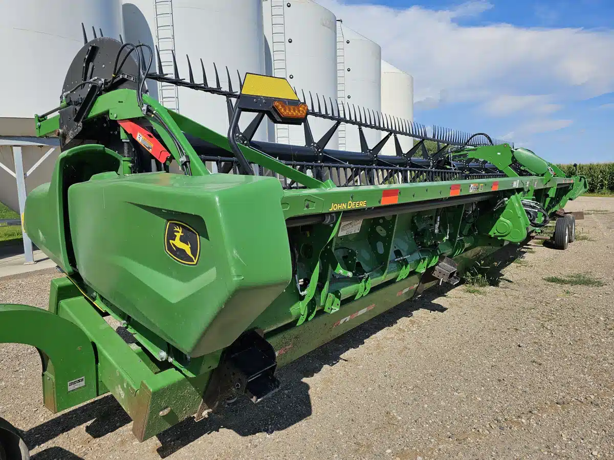 Gallery image 2 for Used 2021 John Deere RD45F Header Combine