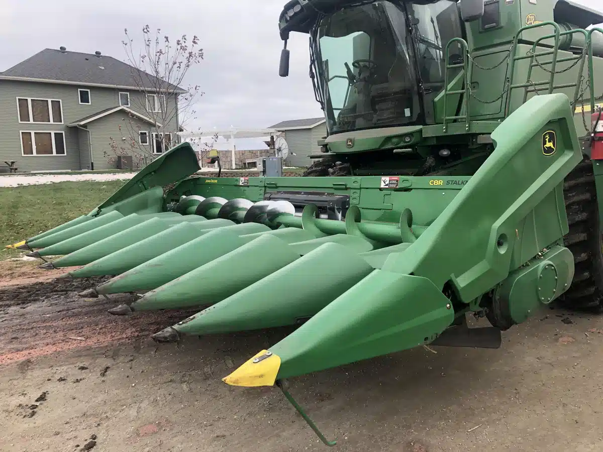 Gallery image 1 for Used 2022 John Deere C8R Header - Row Crop