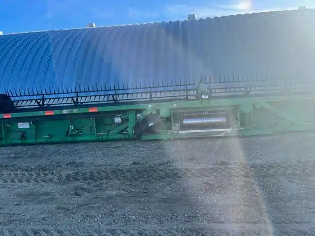 Gallery image 2 for Used 2016 John Deere 645FD Header - Draper